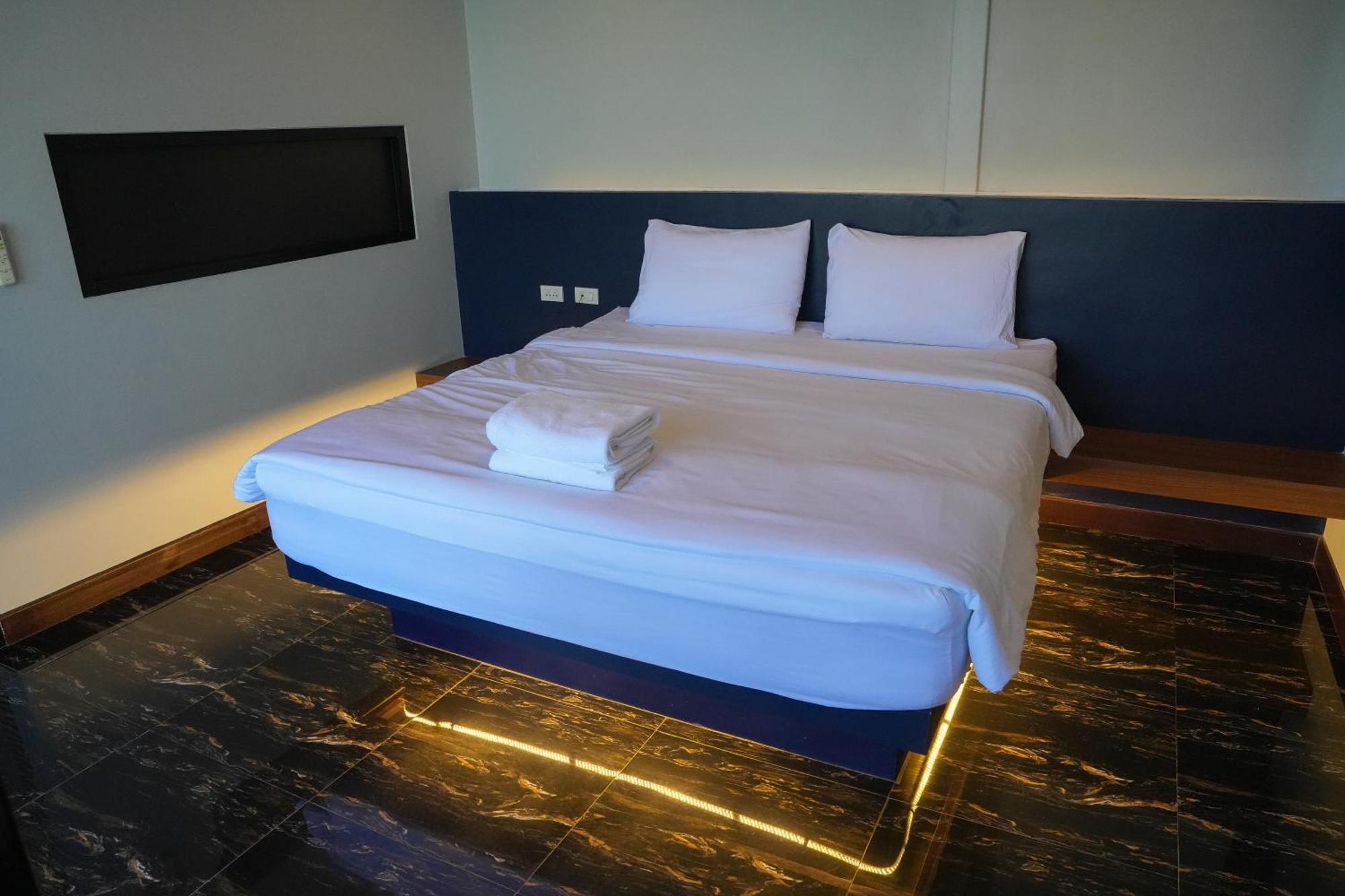 Skyline Resort Ban Khlong Lat Bua Khao Ngoại thất bức ảnh